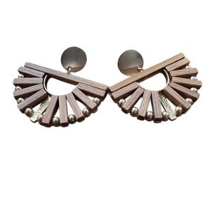 Elegant Fan Earrings with Wooden And Gold Metal Aesthetic